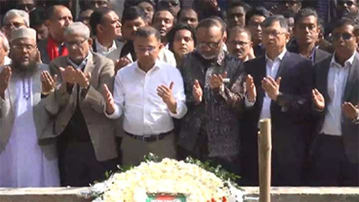 জাতীয় কবির সমাধিতে শ্রদ্ধা জানালেন তারেক রহমান