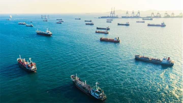 হামলার বদলে ইরানের বিরুদ্ধে দীর্ঘমেয়াদি নৌ-অবরোধে জোর ট্রাম্পের