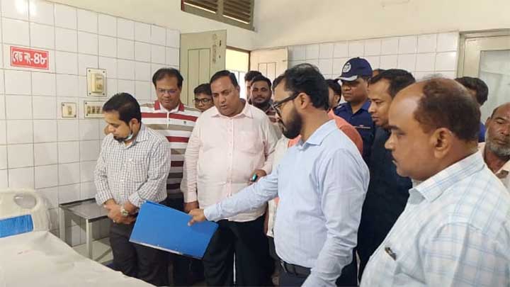 আদিতমারী উপজেলা স্বাস্থ্য কমপ্লেক্স পরিদর্শনে এমপি বাবুল