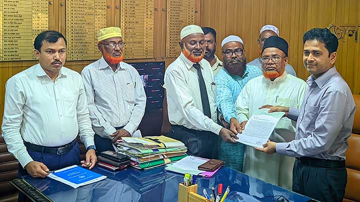 আলীম পরিক্ষার কেন্দ্র বাতিলের একদিন পরেই ডিসির হস্তক্ষেপে বহাল
