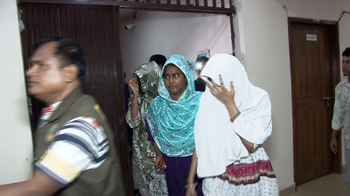 রংপুরে আবাসিক হোটেল থেকে তরুন-তরুনী আটক