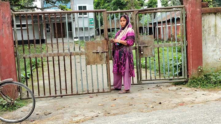 সরকারী নির্দেশনা মানছেন না আদিতমারী উপজেলা ভূমি অফিসের কর্মকর্তা-কর্মচারীরা !
