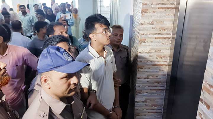 রংপুরে আত্মহত্যা প্ররোচনা মামলায় মেডিকেল শিক্ষার্থী সাকিনের একদিনের রিমান্ড
