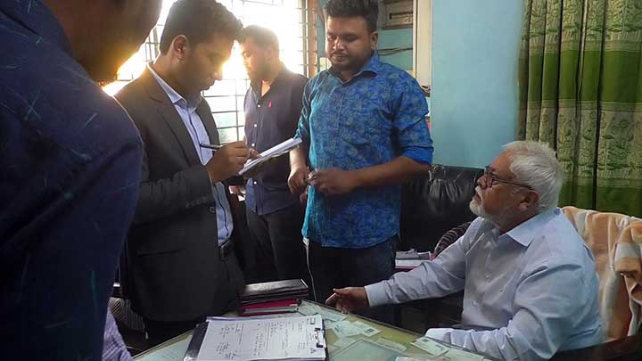 জ্বালানি তেলের কৃত্রিম সংকট রোধে রংপুরে প্রশাসনের অভিযান