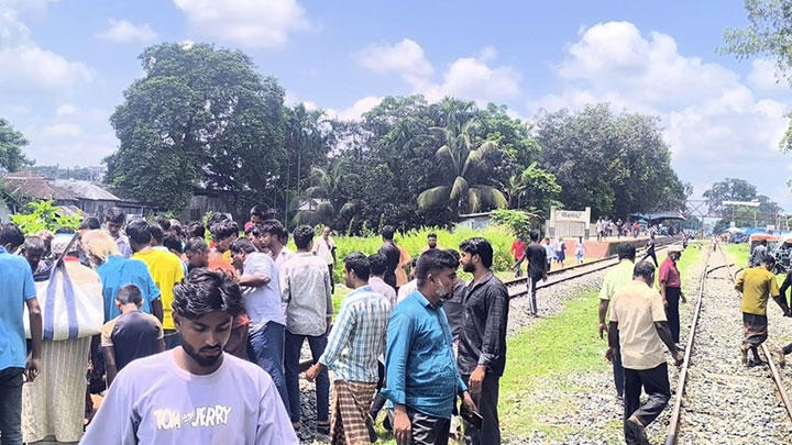 রংপুরে চলন্ত ট্রেনে উঠতে গিয়ে কাটা পড়ে ওয়েম্যানের মৃত্যু