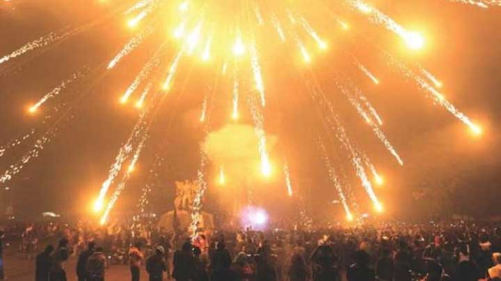 বিভিন্ন দিবস উদ্‌যাপনে রাতে লাউডস্পিকার ও আতশবাজির ব্যবহার নিয়ন্ত্রণে রুল জারি করেছেন হাইকোর্ট