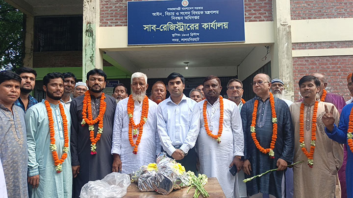 লালমনিরহাট দলিল লেখক সমিতির নির্বাচনে সিরাজুল সভাপতি, হামিদুর সম্পাদক