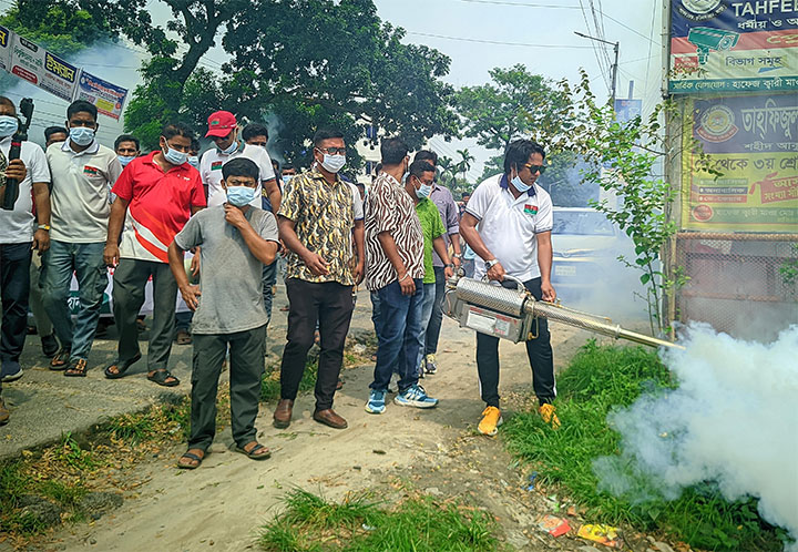 রংপুরে ডেঙ্গু প্রতিরোধে সচেতনতার বার্তা নিয়ে মাঠে নেমেছে যুবদলের নেতাকর্মীরা