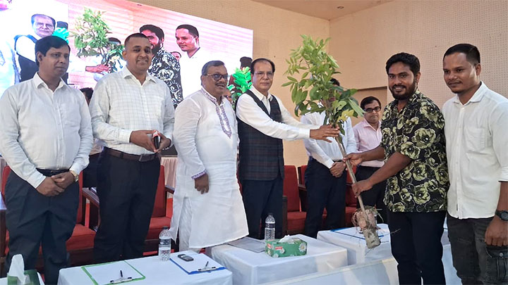 বার বার যুবকরাই রক্ত দিয়ে দেশকে সঠিক পথে ফিরিয়ে আনে: ত্রাণমন্ত্রী দুলু