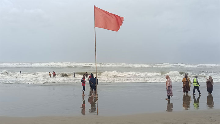 দেশের ৬ অঞ্চলে ঝড়-বৃষ্টির আভাস, নদীবন্দরে ১ নম্বর সতর্ক সংকেত