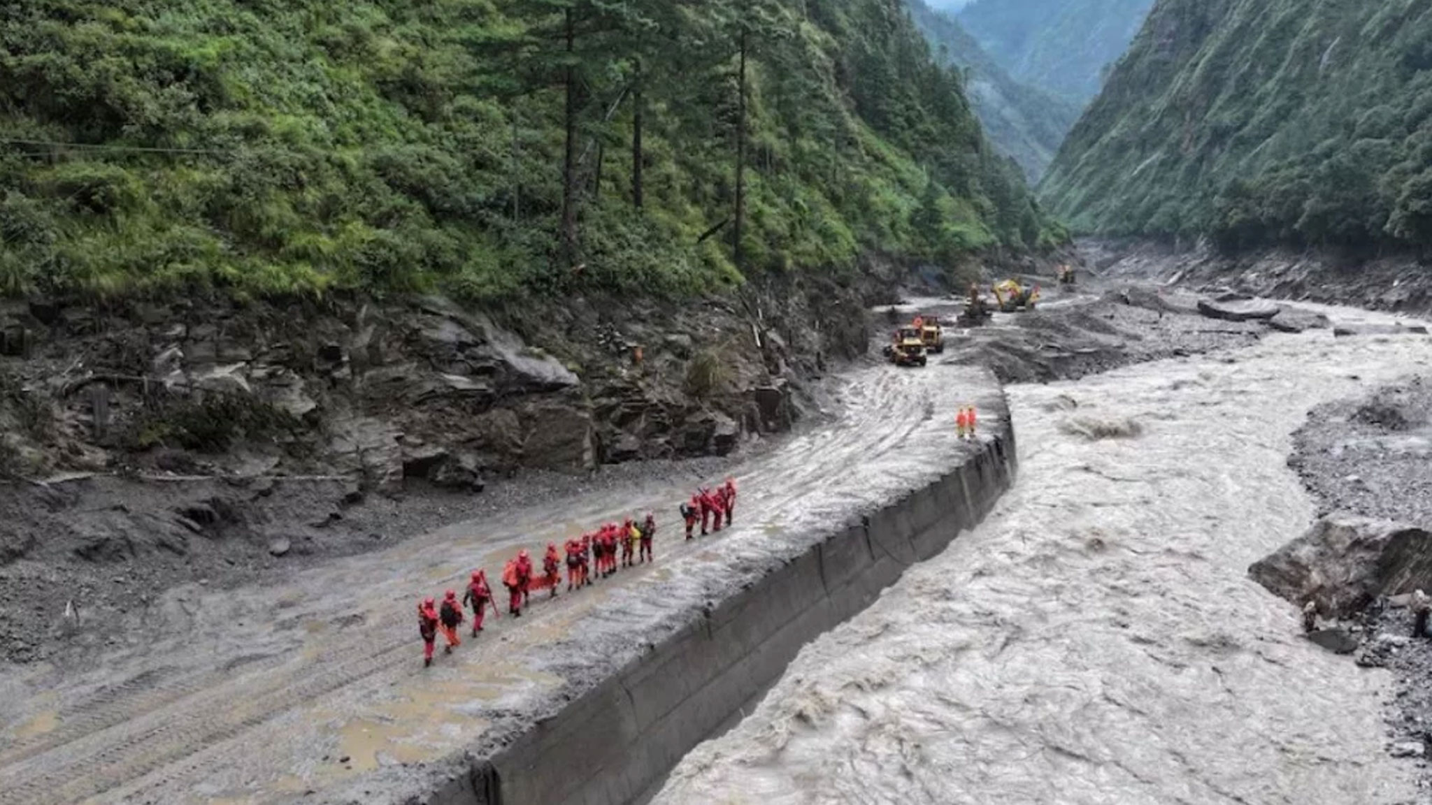 বিদেশি উদ্ধারকারী দল পাঠানোর প্রস্তাব প্রত্যাখ্যান করছে নেপাল