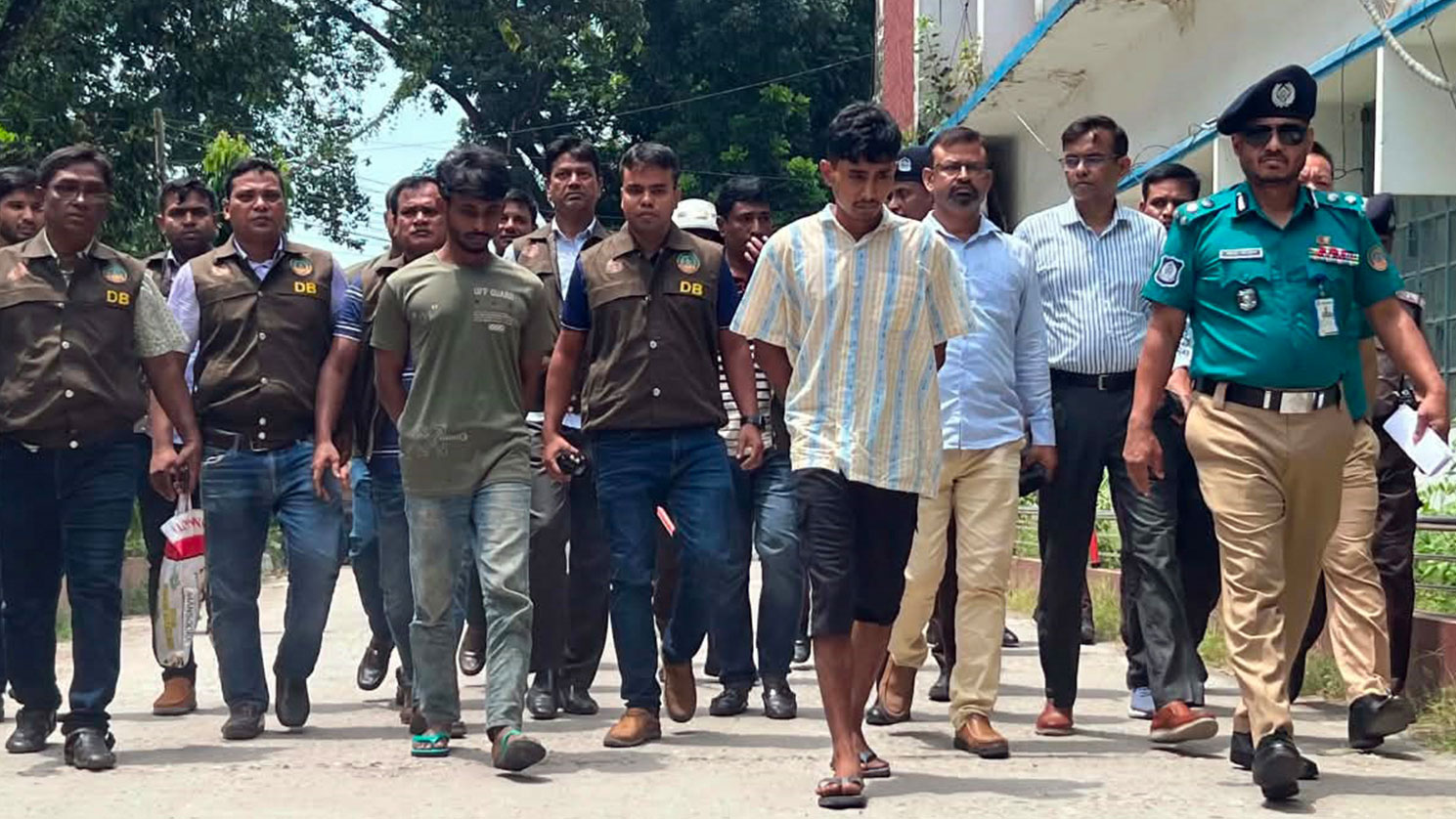 গ্রেপ্তার সিদ্ধার্থ ও মুগ্ধের শরীরে মাদকের অস্তিত্ব মেলেনি: উপকমিশনার সনাতন চক্রবর্তী