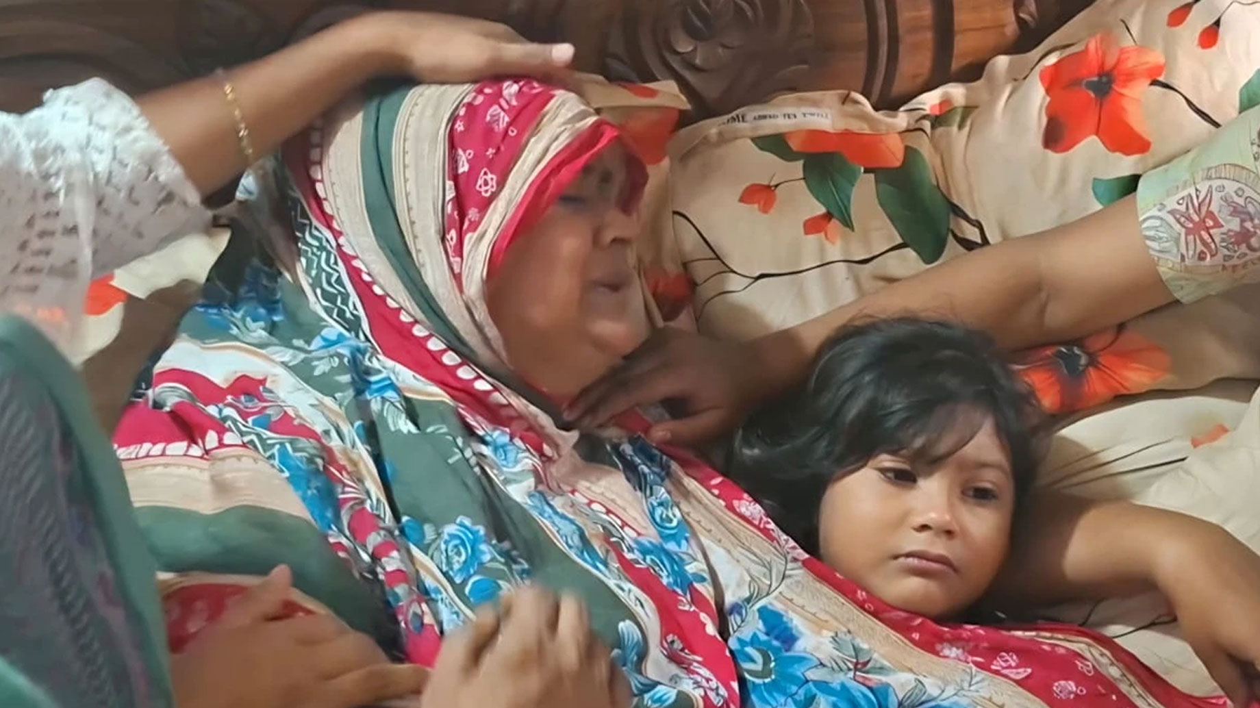 ‘আমাদেরও মেরে ফেলুক, স্বামীকে ছাড়া দুই মেয়েকে নিয়ে কীভাবে বাঁচব’