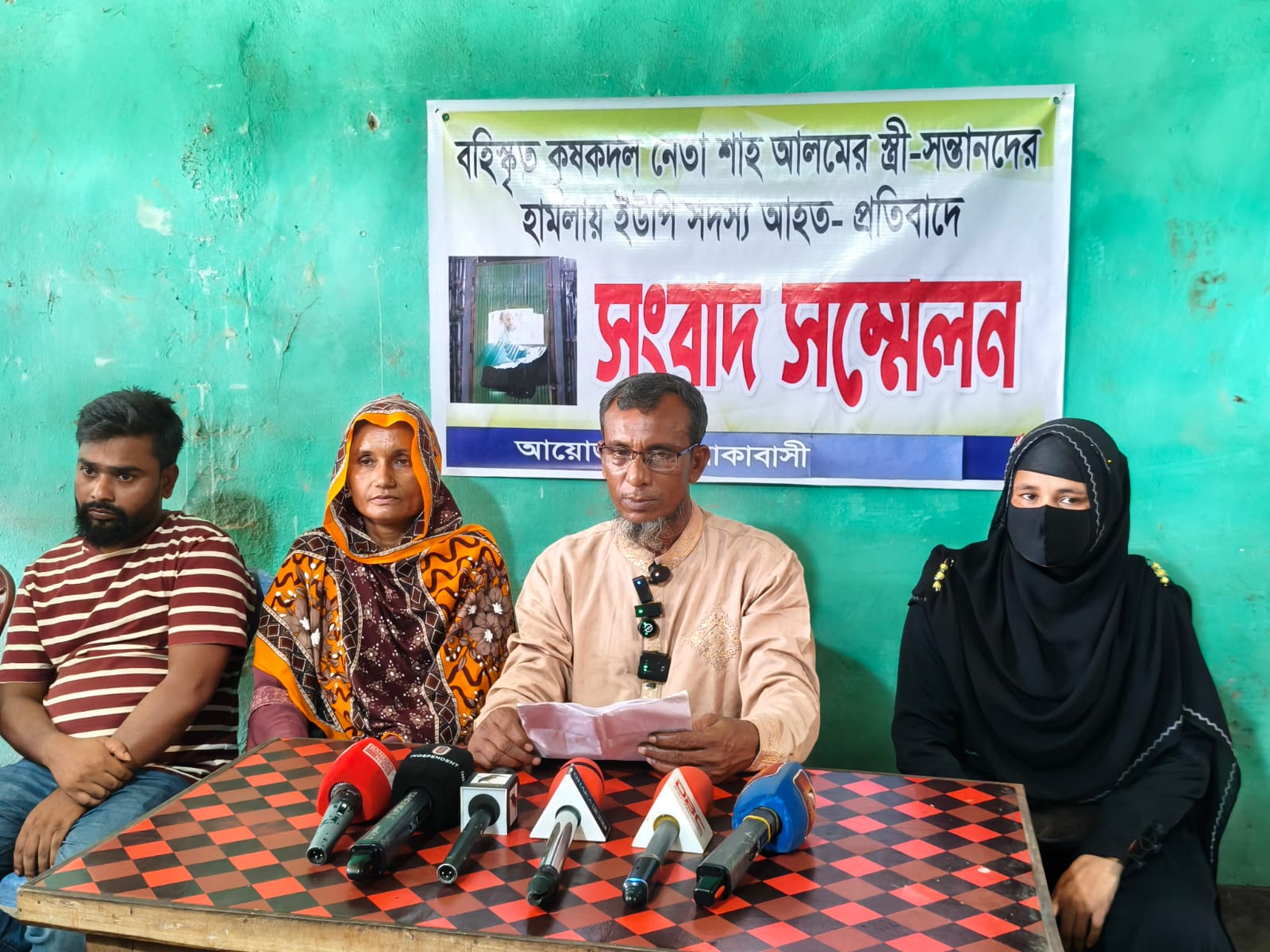 কৃষকদল নেতার পরিবারের বিরুদ্ধে ইউপি সদস্যকে মারধরের অভিযোগ
