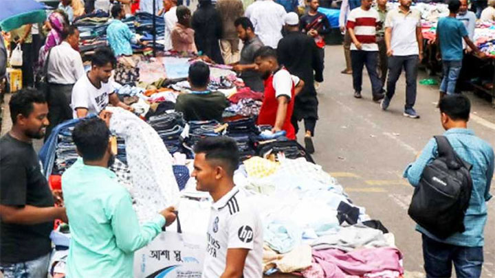 হকার ও অবৈধ পার্কিংয়ে অচল হওয়ার পথে ১০০ ফুট সড়ক