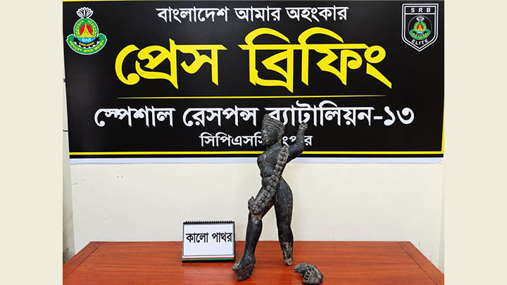 রংপুরে ২১ কেজি ওজনের কালো পাথরের কালী মূর্তিসহ গ্রেফতার-১