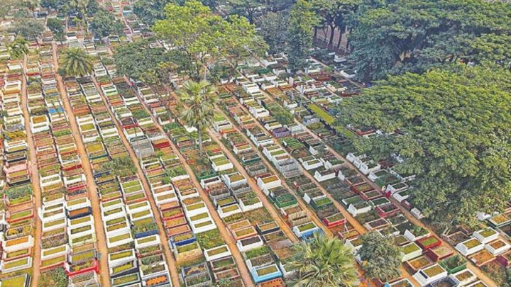 ঢাকার কবরস্থানে  বহুমুখী সংকট, শেষ ঠিকানা ঘিরে বাড়ছে অর্থের চাপ