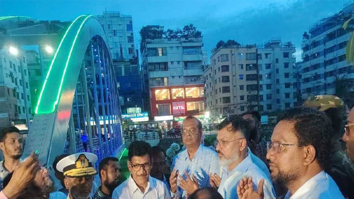    রামপুরা খাল পেরোতে আর ঘুরতে হবে না, চালু ফুটওভার ব্রিজ