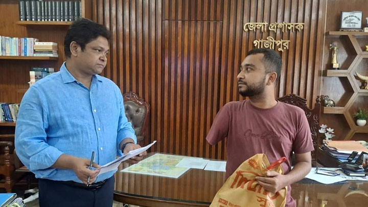 গণশুনানিতে মানুষের পাশে ডিসি, অন্য জেলাগুলোর জন্যও বার্তা