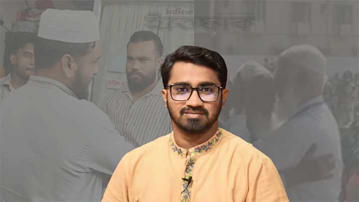  চুমু দেওয়া শিক্ষক ও রাজনৈতিক নেতার কাজ নয়: রাশেদ খাঁন