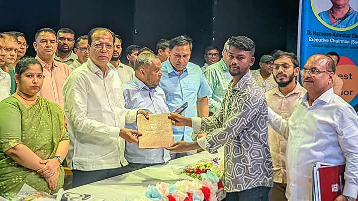 দক্ষতা উন্নয়নে জোর, রংপুরে চাকরি পেলেন ২৫ যুবক-যুবতী