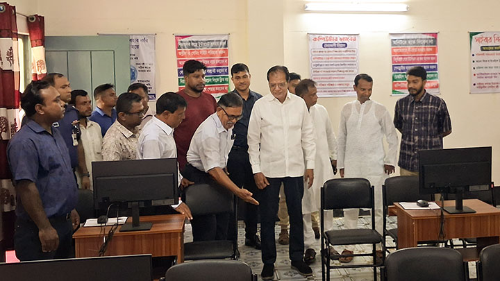 লালমনিরহাটে চার্চ অব গড উচ্চ বিদ্যালয়ে নতুন কম্পিউটার ল্যাব উদ্বোধন
