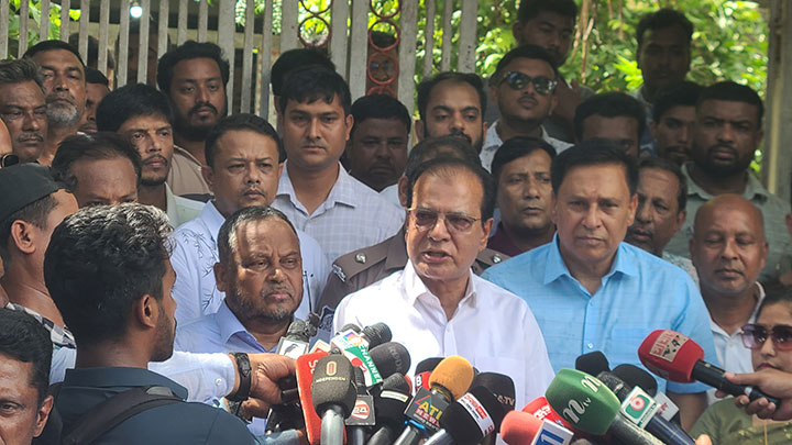 রংপুরে চার খুনের ঘটনায় স্বল্প সময়ের মধ্যে অভিযুক্তদের দৃষ্টান্তমূলক শাস্তি নিশ্চিত করা হবে : রংপুরে দূর্যোগ ব্যবস্থাপনা ও ত্রাণ মন্ত্রী