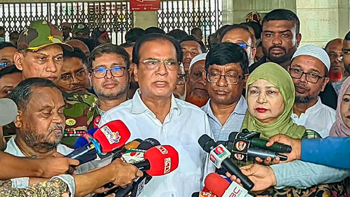 তিস্তার ভাটিতে আরেকটি ব্যারেজ নির্মাণের মাধ্যমে বর্ষার পানি ধরে রাখা হবে : রংপুরে দূর্যোগ ব্যবস্থাপনা ও ত্রাণ মন্ত্রী