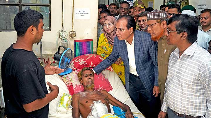 রংপুর মেডিকেলে আইসিইউতে আরও ১০টি শয্যা বৃদ্ধি ও নিরাপত্তা জোরদার করা হবে : দুর্যোগ ব্যবস্থাপনা ও ত্রাণ মন্ত্রী