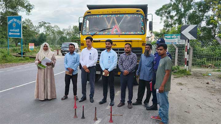 লালমনিরহাটে শব্দ দূষণবিরোধী অভিযানে ১১ যানবাহনকে জরিমানা, জব্দ ১৩ হাইড্রোলিক হর্ন