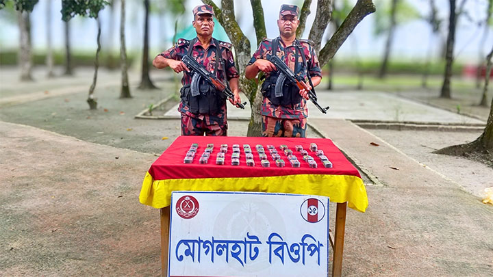 মোগলহাট সীমান্তে বিজিবির অভিযানে ৪ হাজার ট্যাপেন্টাডল জব্দ