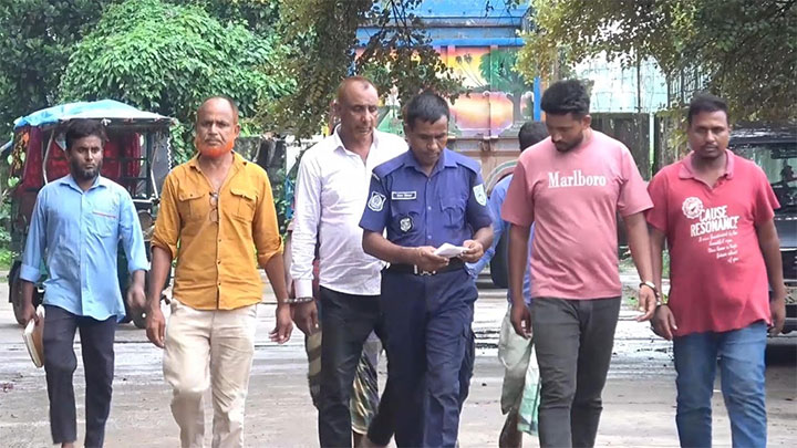 লালমনিরহাটে বিজিবি ক্যাম্পে ঢুকে হুমকি, বিএনপির ৪ নেতাসহ আটক ৬