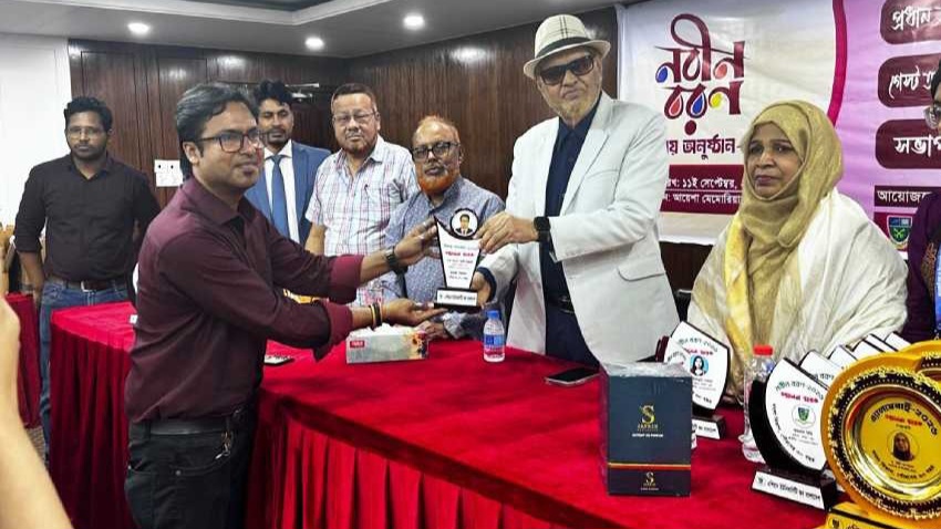 ‘বাংলা এমন একটি বিভাগ, যেখানে তোমরা মরে গিয়েও বেঁচে থাকতে পারবে’ : অধ্যাপক সাদেক