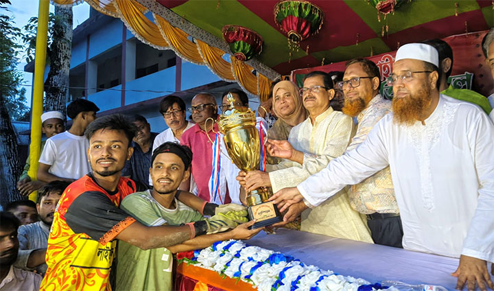 মাদকের হাত থেকে যুবসমাজকে রক্ষার আকুতি শহীদ রাজীবের মায়ের